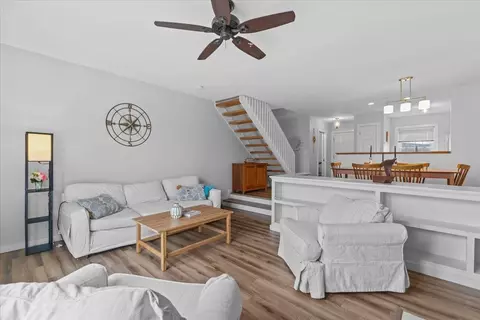 Living - 433 Westview Cir, Williston, VT 05495 photo 4 of 8