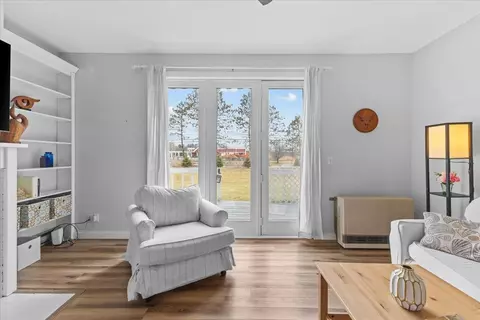 Living - 433 Westview Cir, Williston, VT 05495 photo 2 of 8