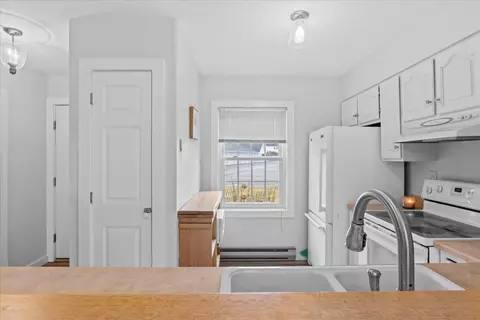 Kitchen - 433 Westview Cir, Williston, VT 05495 photo 4 of 6