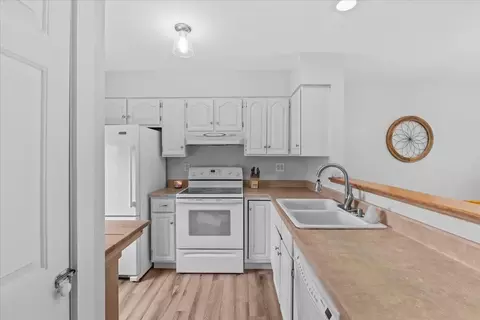 Kitchen - 433 Westview Cir, Williston, VT 05495 photo 1 of 6