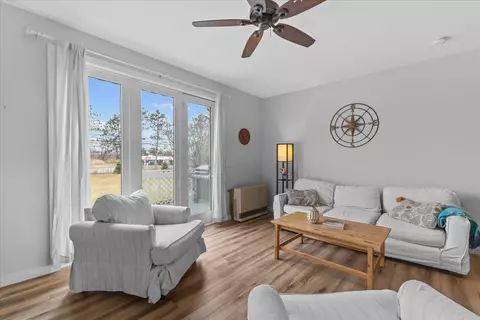 Living - 433 Westview Cir, Williston, VT 05495 photo 3 of 8