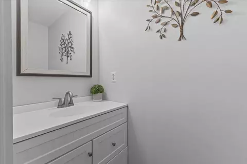 Bath - 433 Westview Cir, Williston, VT 05495 photo 1 of 3