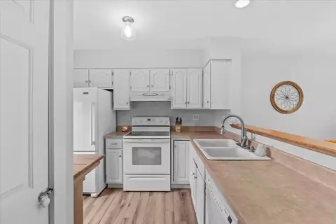 Kitchen - 433 Westview Cir, Williston, VT 05495 photo 1 of 6