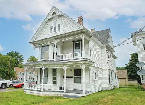 17 Bridge St, Pittsfield, NH 03263
