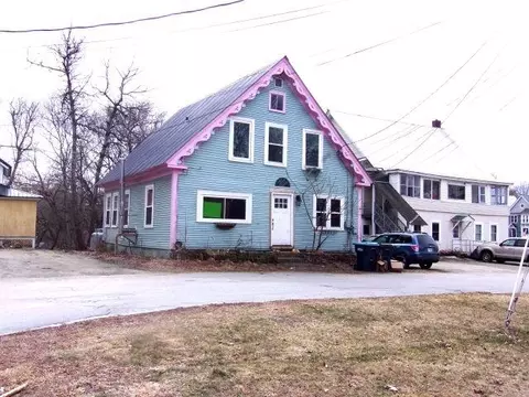 8 Oak Hill St, Woodsville, NH 03785