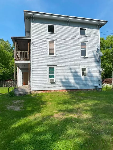 2 Arlington St, Essex Junction, VT 05452