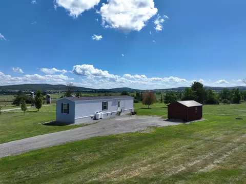 1501 Searles Rd, Newport, VT 05857
