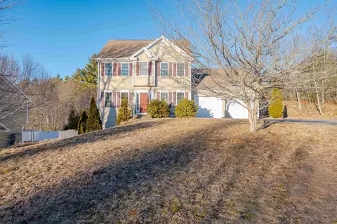 16 Pond Rd, Raymond, NH 03077