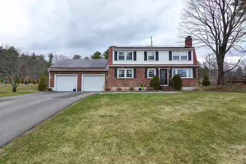 40 Barkland Dr, Derry, NH 03038