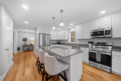 4 Lorelai Way, Nashua, NH 03062