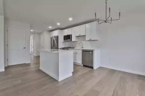 71 Crestview Way, Raymond, NH 03077
