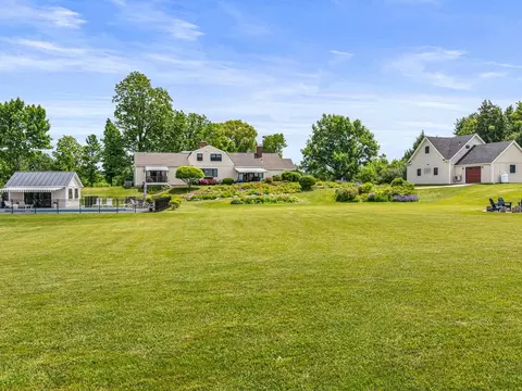 1549 Hinesburg Rd, South Burlington, VT 05403