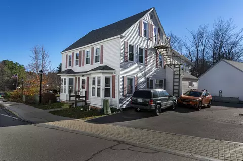 4 Water St, Newmarket, NH 03857