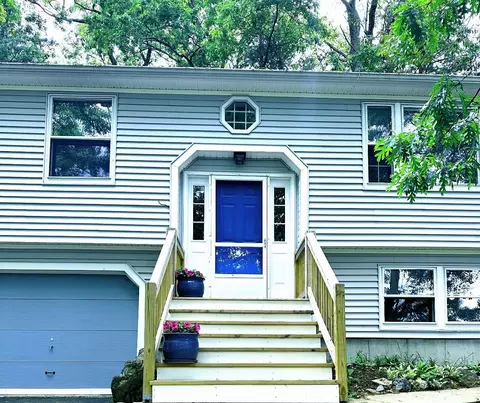 85 Taylor St, Nashua, NH 03060
