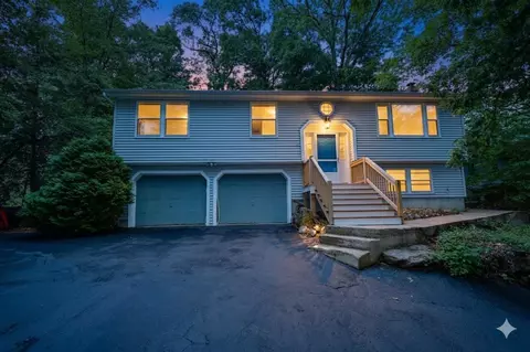 85 Taylor St, Nashua, NH 03060