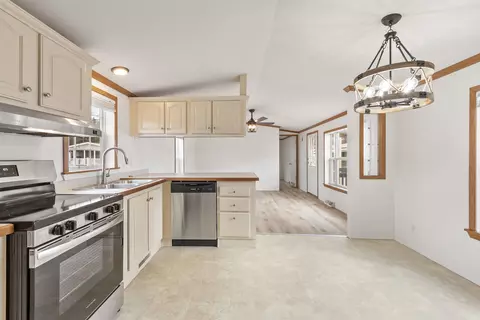 5 Arrow Dr # R, Salem, NH 03079