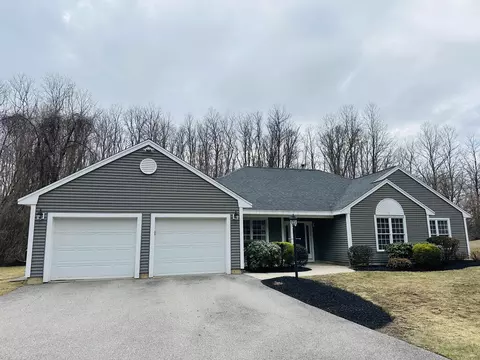 64 Cottage Rd, Kensington, NH 03833