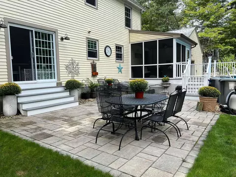 10 Whidden Ln, Litchfield, NH 03052