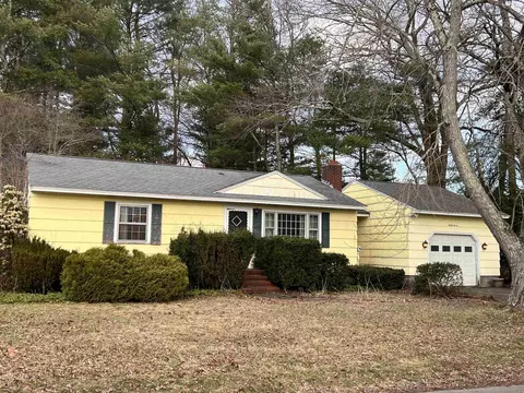 37 Iris Ave, Salem, NH 03079