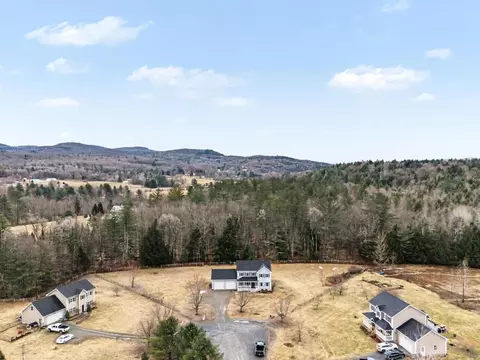 27 Sawmill Ln, Westford, VT 05494