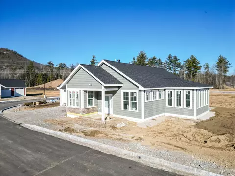 52 Whispering Pines Pl #17, Conway, NH 03860