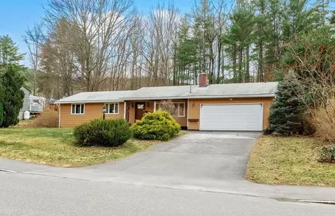 79 East St, Claremont, NH 03743