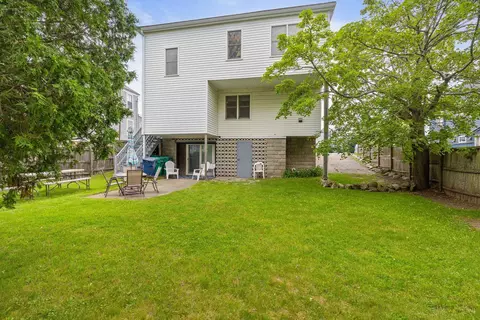 Exterior - 13 Ocean Blvd, Hampton, NH 03842 photo 4 of 6