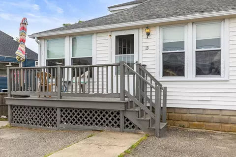 Exterior - 13 Ocean Blvd, Hampton, NH 03842 photo 2 of 6