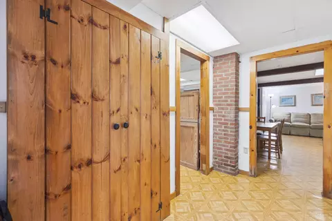 Entry Way - 13 Ocean Blvd, Hampton, NH 03842 photo 1 of 2