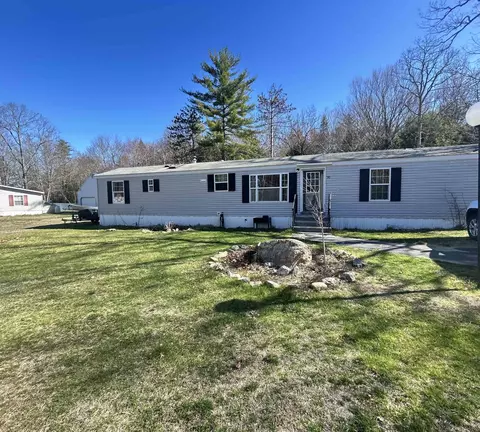 90 Spruce Dr, Farmington, NH 03835