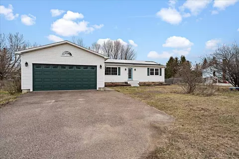 33 Russell Cir, Milton, VT 05468