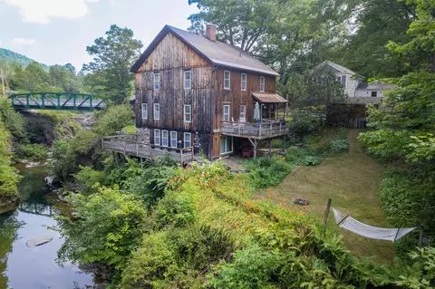 212 Thrall Rd, Poultney, VT 05764