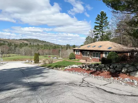 7 Rainbow Dr, Goffstown, NH 03045