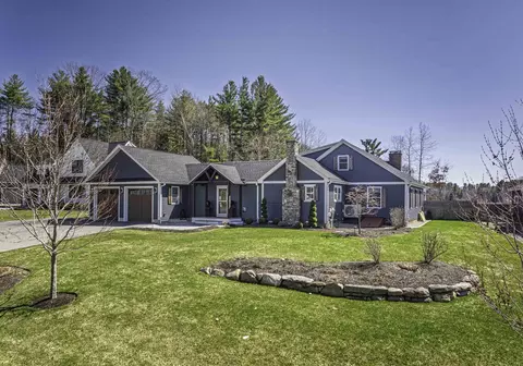 17 Beaumont Dr, Dover, NH 03820