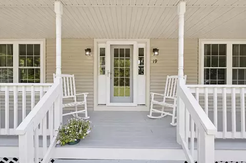 19 Rouleau Dr, Somersworth, NH 03878