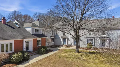8 Mill Falls Rd, Pembroke, NH 03275