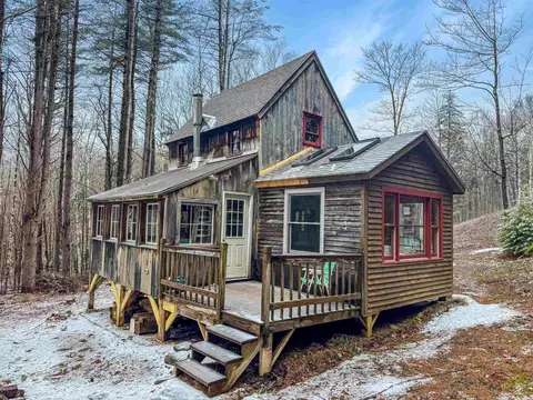 1511 E Dover Rd, Wardsboro, VT 05355