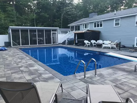 51 Margate Dr, Auburn, NH 03032