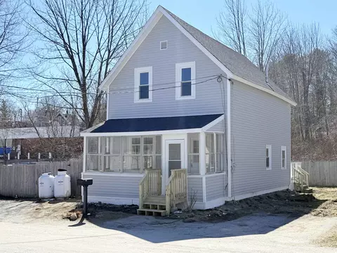 8 Holman St, Hillsborough, NH 03244