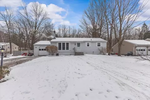 204 Meadow Dr, Colchester, VT 05446