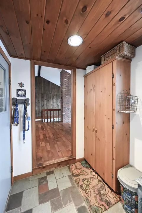 Entry Way - 103 Silver Cir, Barre, VT 05641 photo 2 of 4