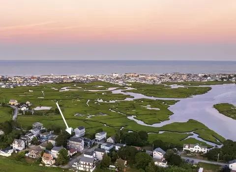 6 Cora Ave, Hampton, NH 03842