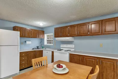 Kitchen - 9 Hemlock Dr, Wolfeboro, NH 03894 photo 1 of 1