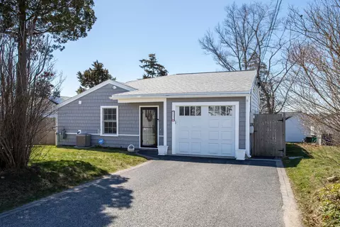 523 Winnacunnet Rd, Hampton, NH 03842