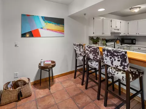 337 College St #6, Burlington, VT 05401