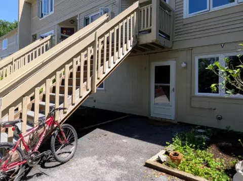 337 College St #6, Burlington, VT 05401