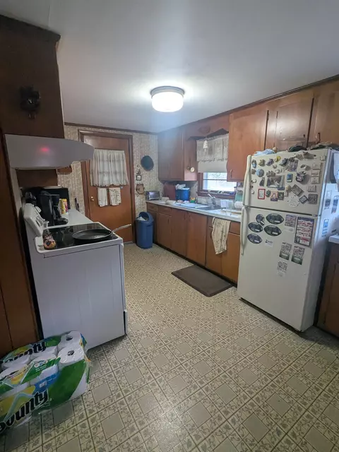 Kitchen - 197 Mill Rd, North Hampton, NH 03862 photo 3 of 3