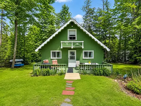 15 Autumn Rd, Hillsborough, NH 03244