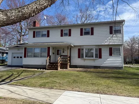 71 Lakewood Pkwy, Burlington, VT 05408