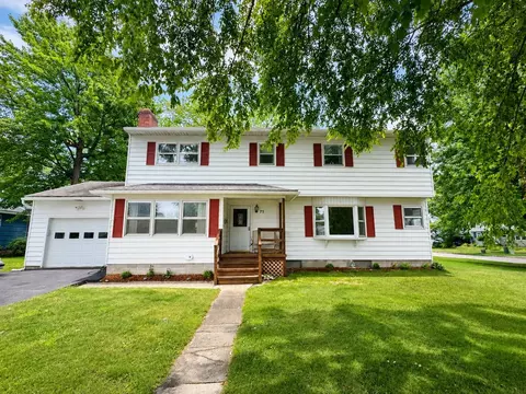 71 Lakewood Pkwy, Burlington, VT 05408